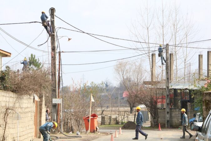 جایگزین کابل خودنگهدار با ۲۵۰۰ متر شبکه سیمی فرسوده در مناطق روستایی رضوانشهر