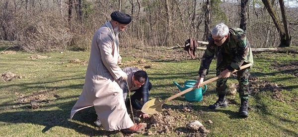 کاشت ۱۷۰۰ اصله نهال در پارک جنگلی سراوان رشت به مناسبت ایام االله دهه فجر