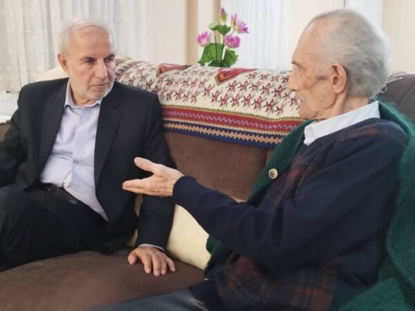نماینده رشت در مجلس به دیدار معلم بازنشسته خود رفت نماینده رشت در مجلس به دیدار معلم بازنشسته خود رفت